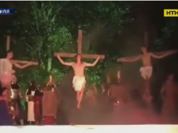Бразилец пытался спасти Иисуса во время спектакля "Страсти Христовы"