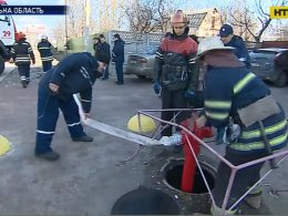 Украинские спасатели проверяют отечественные торговые центры