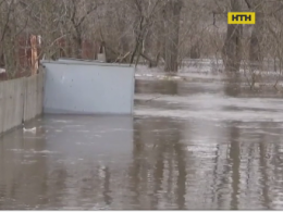 Потоп на Чернігівщині, мешканців евакуйовують рятувальники
