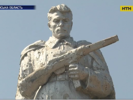 На Харківщині відновлюють пам'ятник полеглим під час війни