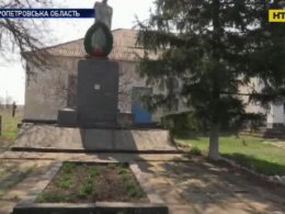 На Днепропетровщине восстанавливают памятник воинам, погибшим в годы Великой Отечественной войны