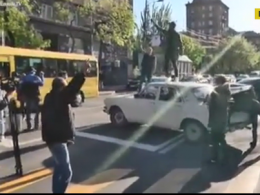 Масові протести в Єревані: люди намагаються не допустити до влади екс-президента