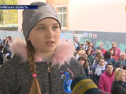 Батьки не пускають дітей до школи і вийшли на протест на Київщині