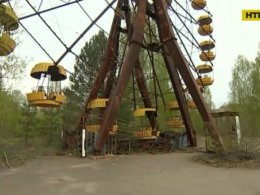 Минутой молчания украинцы почтили память жертв Чернобыльской трагедии