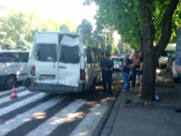 Троллейбус протаранил маршрутку в Днепре, пострадали 6 человек