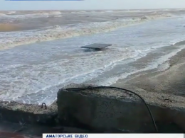 Шторм на Азовском побережье: популярные места отдыха затопило