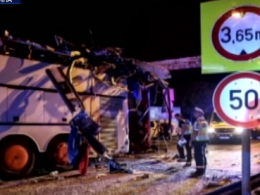 В Будапеште снесло крышу автобуса с украинскими туристами