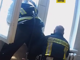 В Латвии пожарный на лету поймал самоубийцу