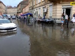 Завтра в Украине похолодает, а Львов уже подтопило