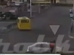 В Киеве маршрутка насмерть сбила женщину на пешеходном переходе