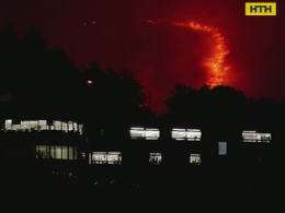 Огромный пожар охватил леса Манчестера и приближается к жилым домам