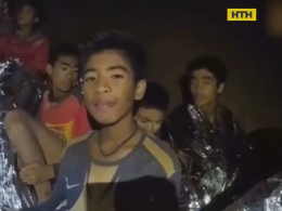У Таїланді опублікували нове відео з печери, де знаходиться 12 дітей
