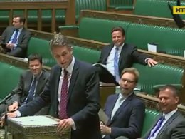 Британського урядовця під час виступу в парламенті перервав голос електронного помічника Сірі