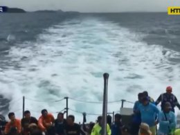 В Таїланді, біля берегів острова Пхукет рятувальники знайшли уже 37 тіл пасажирів туристичного човна