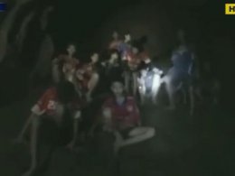 Тайські діти із затопленої печери написали батькам листи