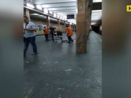 В Киеве в метро жестоко избили мужчину