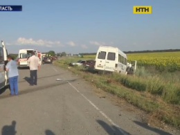 1 людина загинула, 3 з тяжкими травмами внаслідок потрійної ДТП на Дніпропетровщині