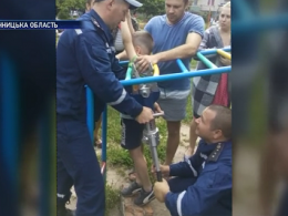 На Вінниччині рятувальники звільнили 7-річного хлопчика