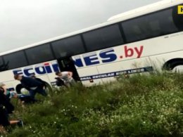 Неподалік Києва автобус із білоруськими дітьми вилетів у кювет