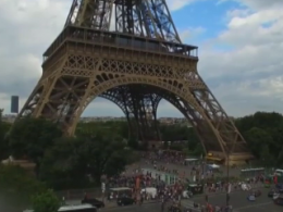В Париже закрыли Эйфелевую башню для туристов