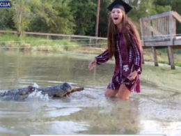 Юная американка устроила фотосессию с 4-метровым аллигатором