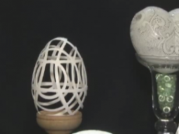 Полтавчанин Владимир Моторный превращает яичную скорлупу в произведение искусства