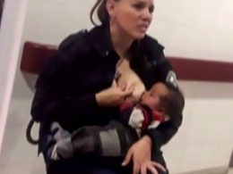 В Буэнос-Айресе полицейская грудью накормила чужого ребенка