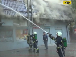 Крупный пожар уничтожил оздоровительный комплекс в Днепре