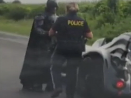 В Канаде полицейские догнали на дороге Бэтмена