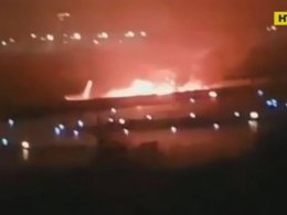 В аеропорту Сочі літак, на борту якого було понад 170 людей, загорівся після посадки