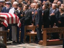 Легендарного американського сенатора Джона Маккейна поховали на цвинтарі Військово-морської академії в Аннаполісі