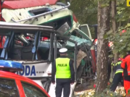 В Польше грузовик протаранил школьный автобус, 2 человека погибли