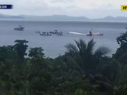 Пасажирський літак опинився у Тихому океані після невдалого приземлення в Мікронезії
