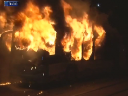 Рейсовий автобус вигорів дотла в центрі Львова