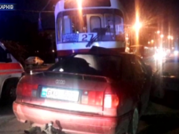 Ауді на молдовських номерах протаранив трамвай у Харкові