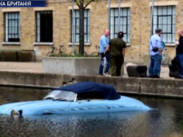 Водитель доставки вытолкнул Порше с парковки прямо в Темзу