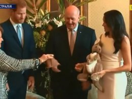 В Австралии принца Гарри и его жену Меган Маркл засыпали подарками
