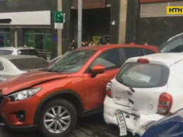 Автокран у центрі столиці зім'яв 21 автомобіль, постраждали 3 людей