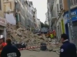 У Франції обвалилася багатоповерхівка, під завалами опинилися перехожі