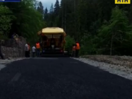 Закарпатська митниця допомогла відремонтувати дороги в реґіоні