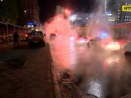 В Киеве в час пик горячая вода залила одну из центральных улиц