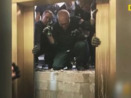 В Чикаго лифт с людьми сорвался с 95 этажа