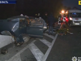 В Винницкой области водитель Жигулей влетел в опору моста, погибли 4 человека