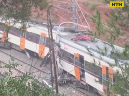 У Каталонії зійшов із рейок пасажирський потяг, є загиблі