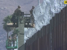 Белый дом разрешил военным стрелять в мигрантов на границе с Мексикой