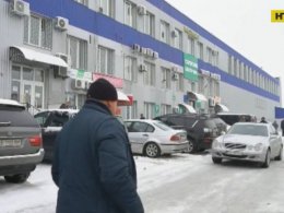 На Черновецкой таможне - очередь из водителей, которые хотят растамаживать машины