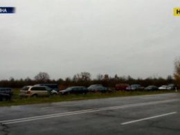 Сотни заброшенных машин с еврономерами стоят на границе с ЕС