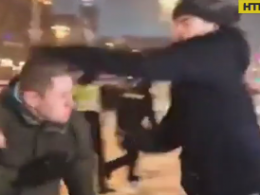 В Киеве футбольные фанаты устроили драку с правоохранителями