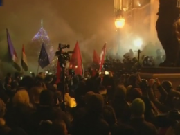 В Будапеште продолжаются массовые протесты и столкновения с полицией