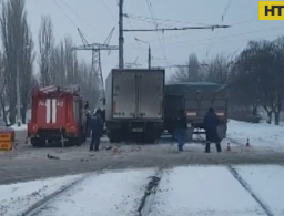 Мощное столкновение двух грузовиков произошло в Николаеве
